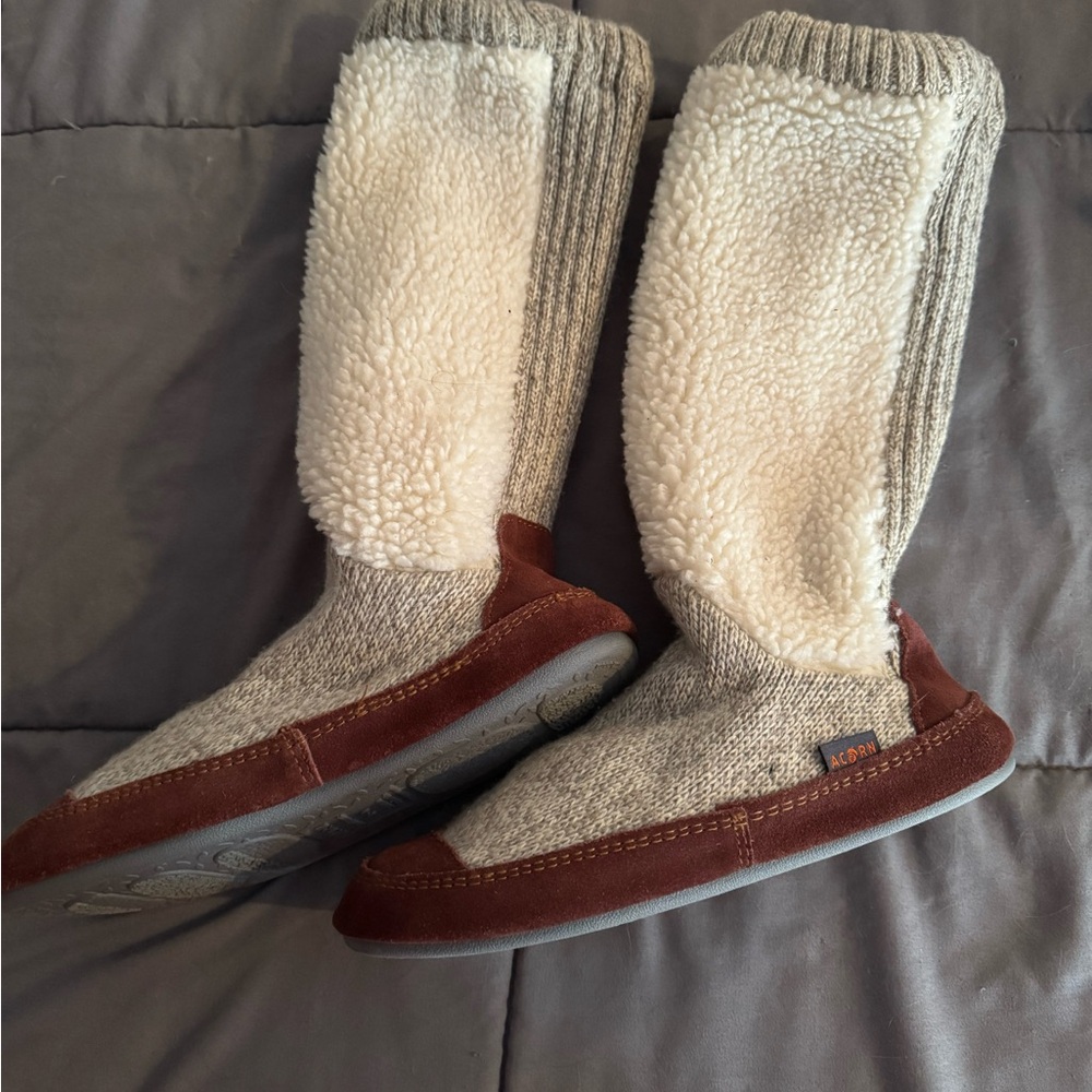 Acorn Brown and Cream Slipper Shoes (Size 8-9)